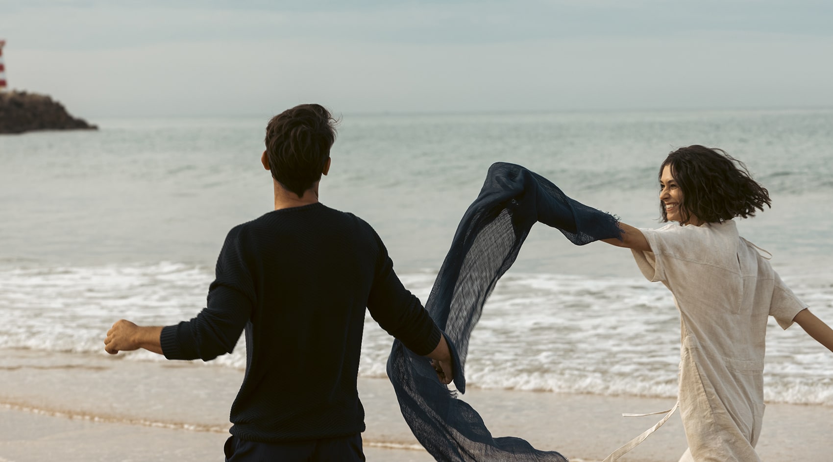 couple in vilamoura beach